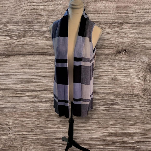 Leo & Nicole Sweaters - 🩷 3/$15 Leo & Nicole Blue Plaid Open-Front Sleeveless Cardigan, Med Petite, EUC